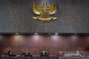 MK-hapus-persyaratan-ambang-batas-pencalonan-presiden-010125-fzn-6.jpg